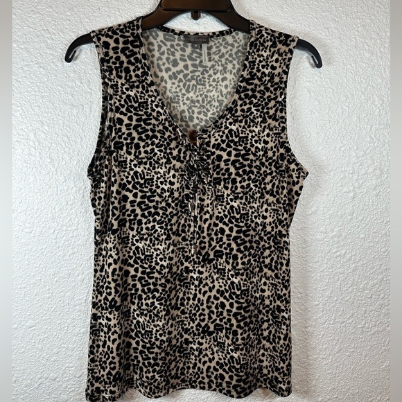 Vince Camuto Tops - Vince Camuto Sleeveless V-Neck Leopard Print Blouse, Size Medium